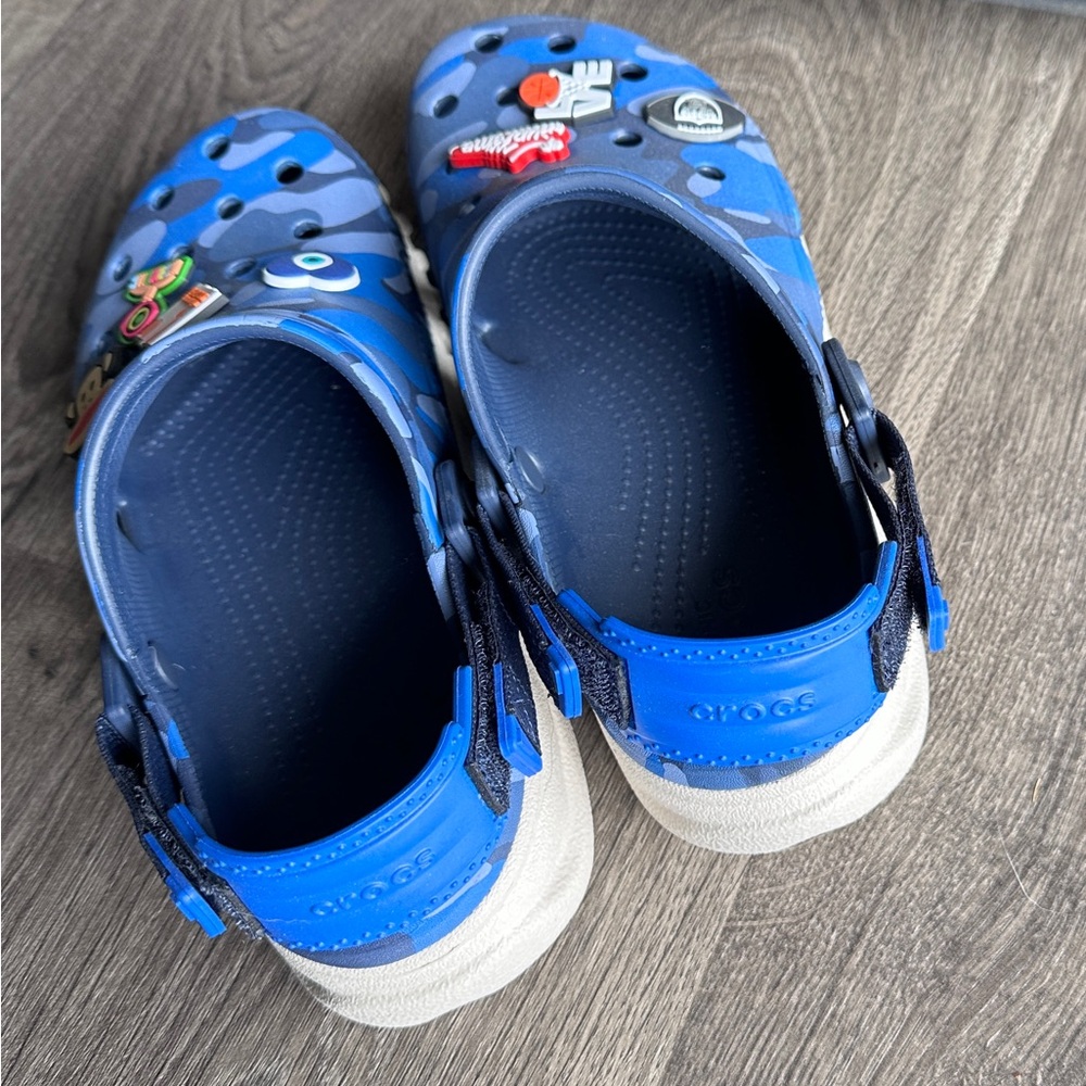 Crocs Kids Blue Camo Clogs - Picture 4 of 5